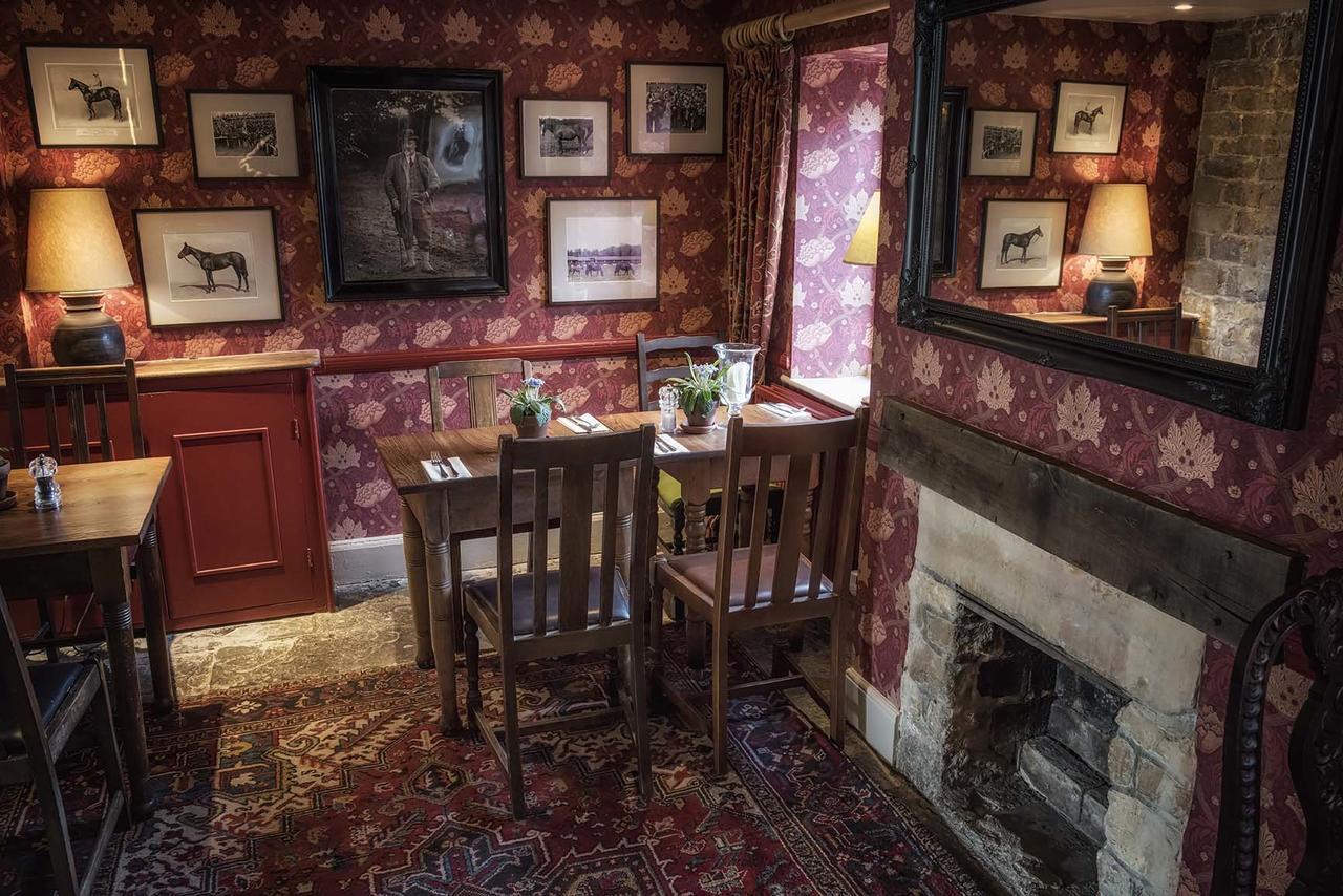 The Howard Arms Illmington Exterior foto